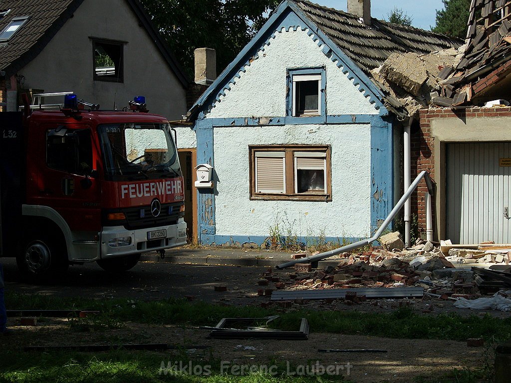 Detonation im Haus Erftstadt Dirmertsheim Brueckenstr P557.JPG